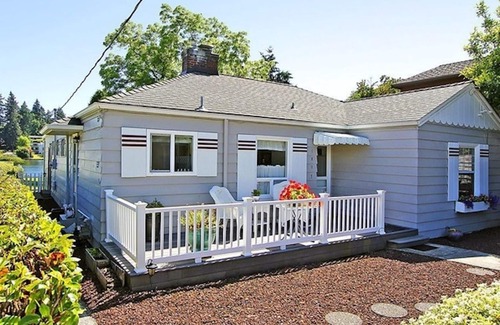 Burien House | Cozy Lakeside Home Near Seattle And Airport