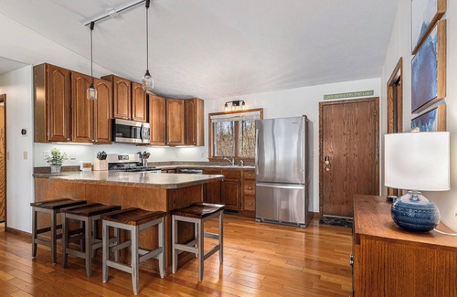 Traverse City House | Cozy Lakeside Retreat on Long Lake - Sleeps 4