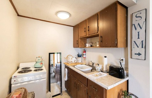 Windham Condo | Cozy Lakeside Studio w/Private Swimming Area