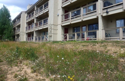 Wildernest Condo | Cozy, Large Condo Adjacent to National Forest