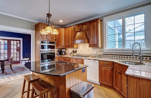 Wilmington House | Cozy, Light Filled Bungalow - Freshly Updated and Convenient