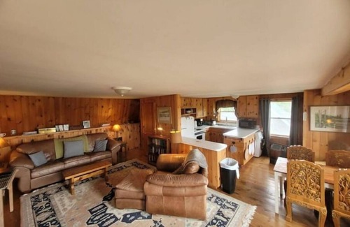 Brooklin House | Cozy Little Carriage House with Spectacular Sunsets at The Rockbound House
