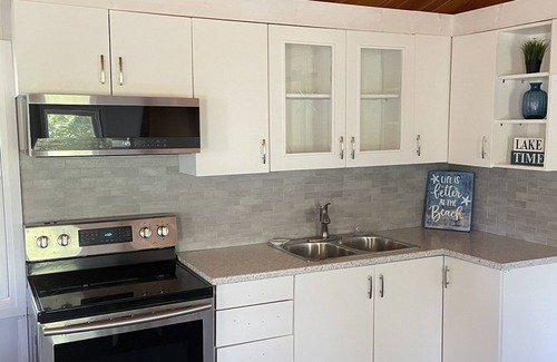 Hamilton Cottage | Cozy Little Cottage on Long Beach