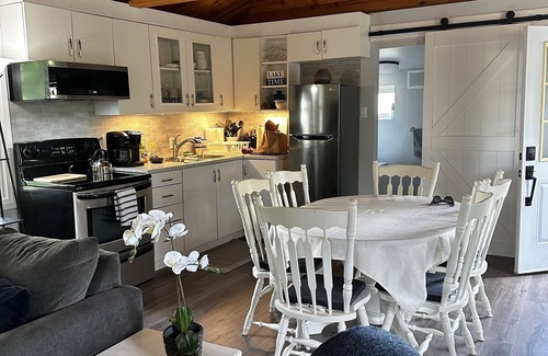 Hamilton Cottage | Cozy Little Cottage on Long Beach