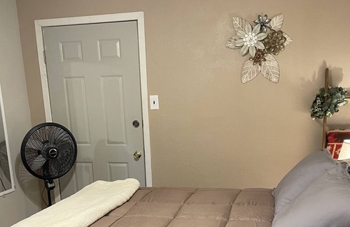 Cotton Center Other | Cozy little Farmhouse located 20 min from Lubbock and 18 min from the airport.
