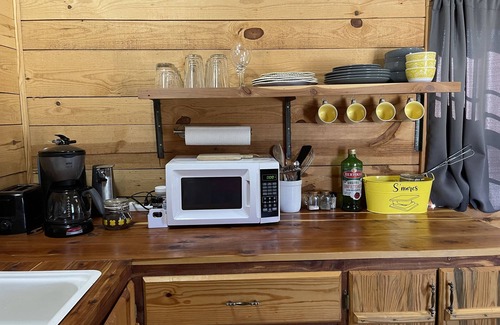 Everton Cottage | cozy Little House next to Pond w/scenic farm views. Pet friendly!