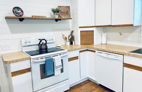 Vandalia Cottage | Cozy little lake cottage on Buck Lake!