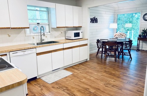 Vandalia Cottage | Cozy little lake cottage on Buck Lake!