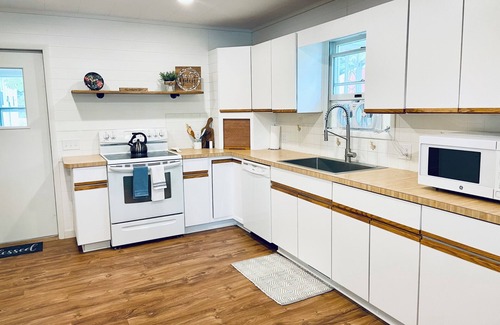 Vandalia Cottage | Cozy little lake cottage on Buck Lake!