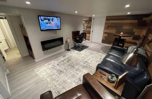 Littleton House | Cozy Littleton, your home away from home.