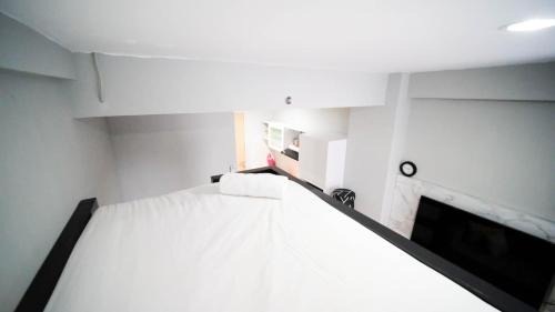 Surabaya Apartment | Cozy Living Studio at Bale Hinggil Apartment By Travelio