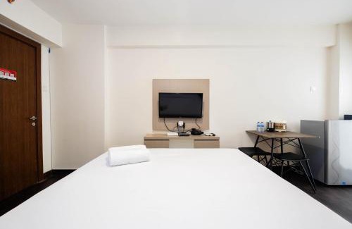Depok Apartment | Cozy Living Studio Room at Cinere Resort Apartment By Travelio
