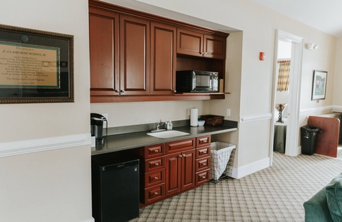 Midlothian Cottage | Cozy lodge on the Independence golf course. 15 minutes from Short Pump.
