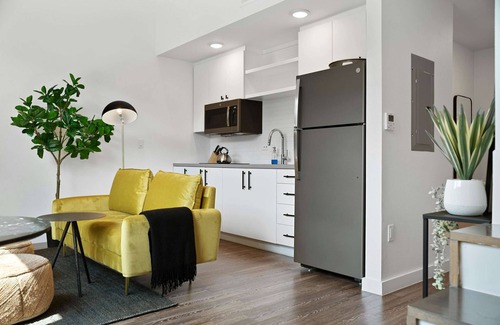 East Cesar Chavez Apartment | Cozy Loft in ATX - Queen Bed