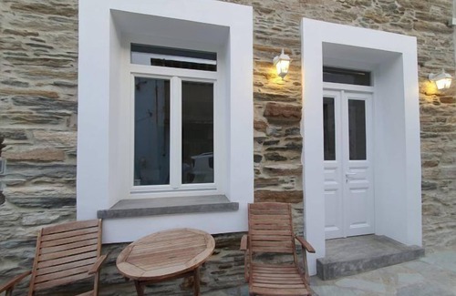 Paleopolis Apartment | Cozy Loft in Chora of Andros 1 min from the main beach!