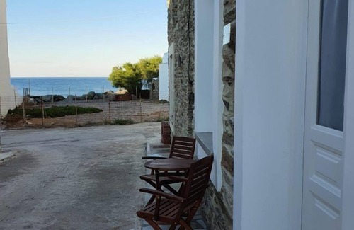 Paleopolis Apartment | Cozy Loft in Chora of Andros 1 min from the main beach!