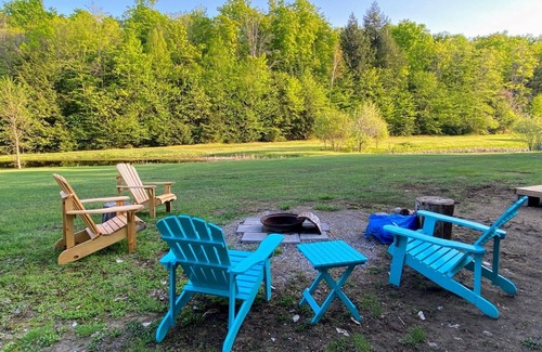 Weslemkoon Cabin | Cozy Loft Pine Cabin with Lake and Crown Land Access | Pond Views | Dog-Friendly