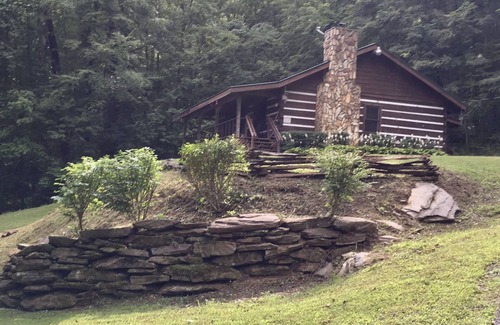 Sylva Cabin | Cozy Log Cabin! 3600' Elevation! Spectacular mountain view!