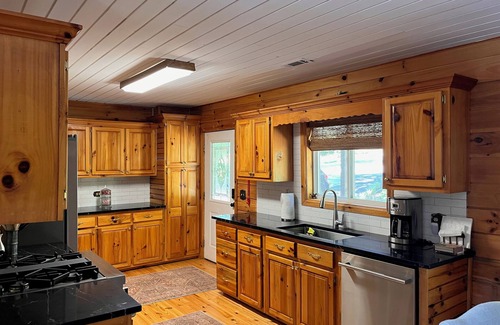 Seneca Cabin | Cozy Log Cabin near Clemson with Big Water Views