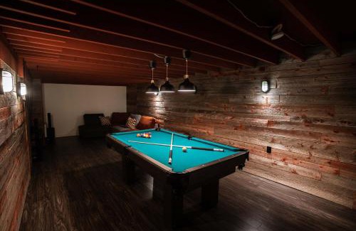 Lac Superieur Village Ski Chalet | Cozy Log Cabin with Spa - 3 min of Tremblant