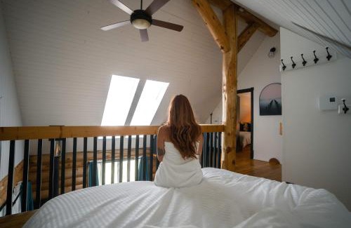 Lac Superieur Village Ski Chalet | Cozy Log Cabin with Spa - 3 min of Tremblant