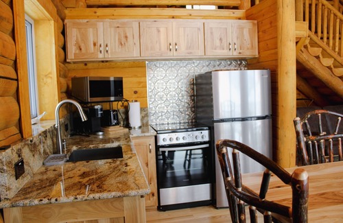 La Farge Cabin | Cozy log cabin with sauna, the perfect year round relaxing getaway! Built 2022