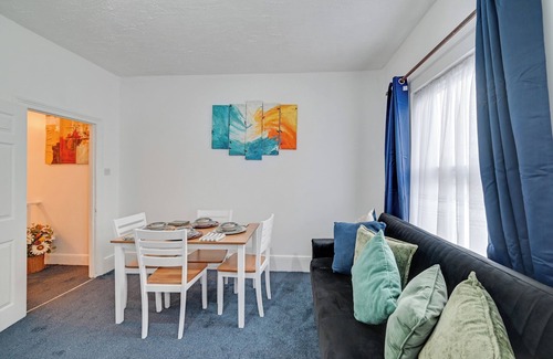 Northumberland Park Apartment | Cozy London Apartment with Great Views