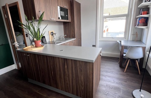 Fortis Green Apartment | Cozy London Apartment With Great Location