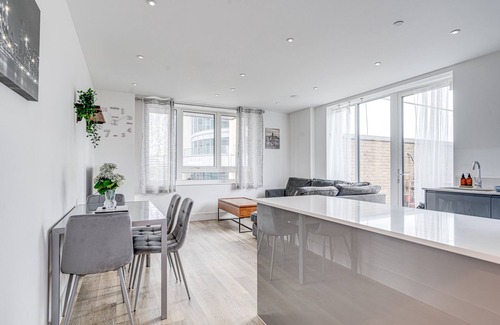 Latchmere Apartment | Cozy London Apartment With 2 Bedrooms