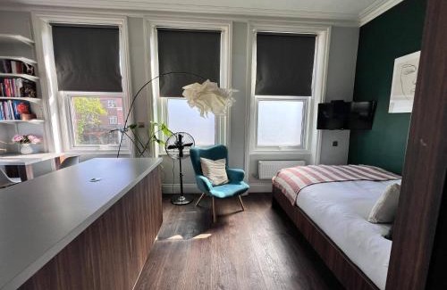 Coppetts Apartment | Cozy London Apartment with Great Location