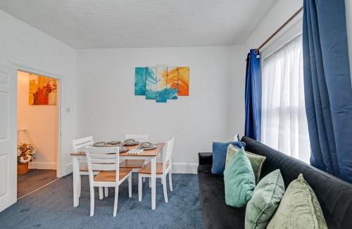 Northumberland Park Apartment | Cozy London Apartment with Great Views