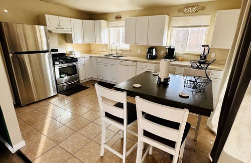 Broomfield House | Cozy Long Term 1 Bed 1 Bath Housing in Broomfield