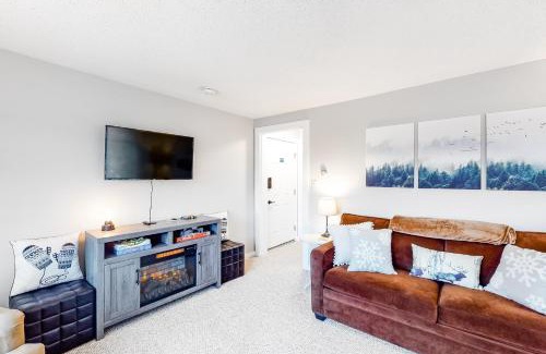 Ludlow Apartment | Cozy Ludlow Escape