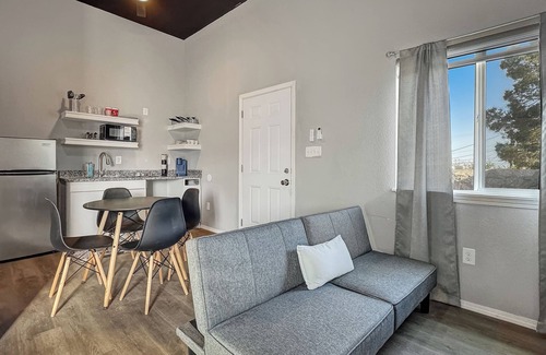 Biggs Field Apartment | Cozy, Lux 1-bedroom apartment close to i10, Sprouts, & Fountains