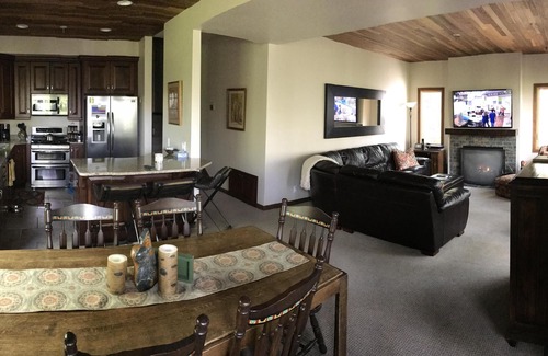 North Park City Condo | Cozy Luxe Condo in the Aspens, Just steps to Park City Mt. Resort slopes!