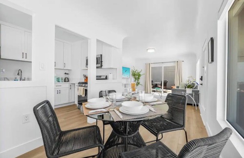 Ocean Beach House | Cozy Luxe Cottage in the Heart of Ocean Beach: AC, Yard, Parking