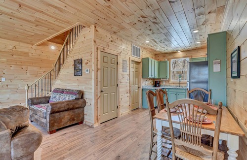 Luray Cabin | Cozy, Luxurious Fox Den in the Shenandoah Valley