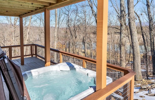 Luray Cabin | Cozy, Luxurious Fox Den in the Shenandoah Valley