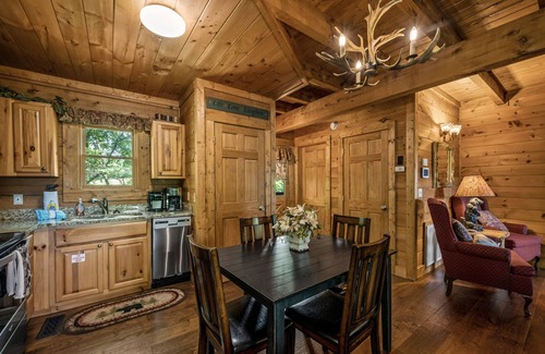 Sevierville Cabin | Cozy Luxury Cabin: Perfect Location!