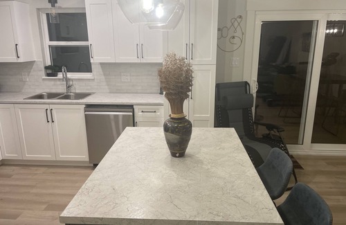 Dieppe House | Cozy luxury vacation home! 3 bedrooms + Full Unit + Patio + Laundry + Kitchen