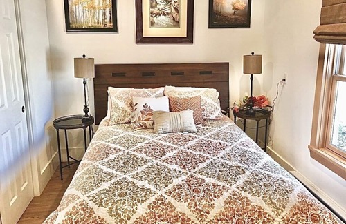 Westcliffe House | Cozy Main street cottage with fireplace, porch and full kitchen... dogs allowed!