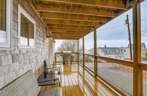Lubec Apartment | Cozy Maine Getaway Covered Deck, Walk to Beach!