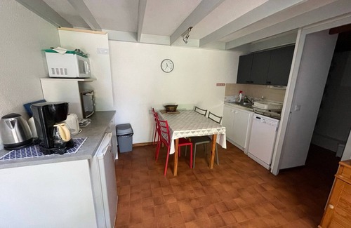 Les Mathes Apartment | Cozy Maisonette Near Town Center & Beach with Terrace, Parking