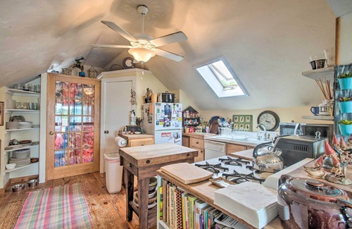 Vineyard Haven Apartment | Cozy Martha’s Vineyard Getaway w/Waterfront Deck!