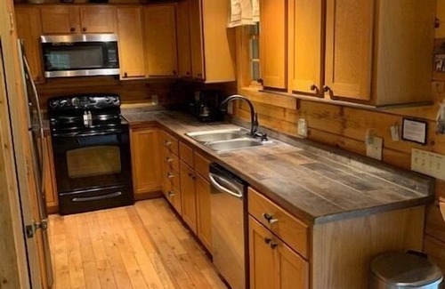 Laurelville Cabin | COZY Merlot Cabin- Great family cabin in Hocking Hills, centrally located.