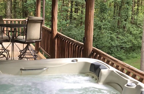 Laurelville Cabin | COZY Merlot Cabin- Great family cabin in Hocking Hills, centrally located.
