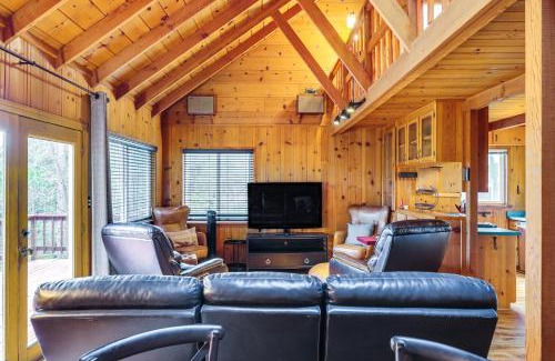 Mi-Wuk Village House | Cozy Mi-Wuk Village Cabin 18 Mi to Dodge Ridge!