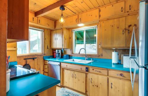 Mi-Wuk Village House | Cozy Mi-Wuk Village Cabin 18 Mi to Dodge Ridge!