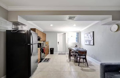 Golden Glades Apartment | Cozy Miami Apt - TOP RATED! ! !