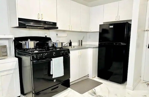 Flamingo/Lummus Condo | Cozy Miami South Beach Condo w. Full Kitchen- 2 blocks to beach!